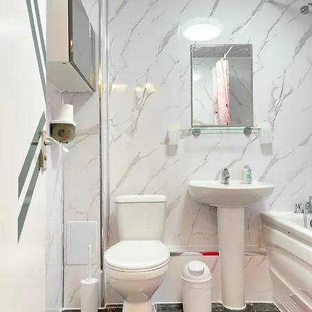 The Express Apartment Goodmayes Buitenkant foto
